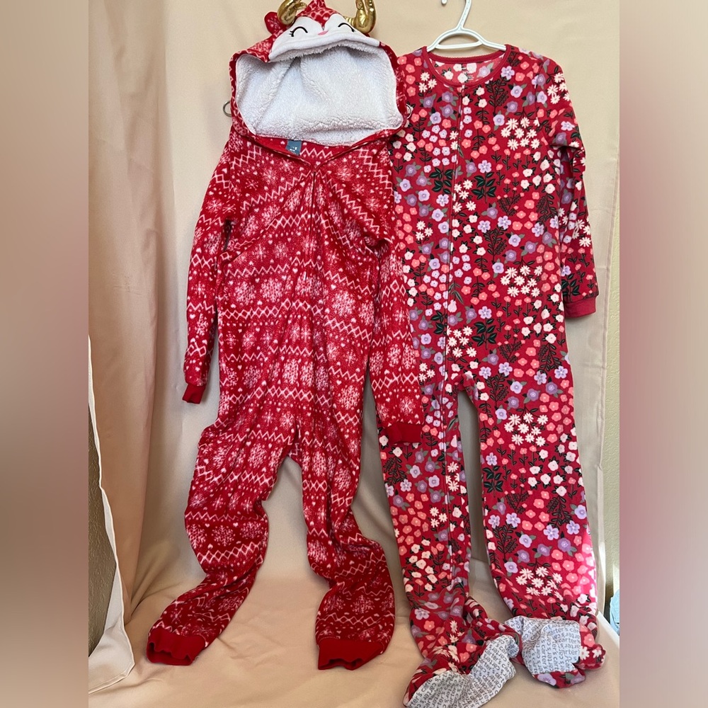 2 Onsie Pjs - Picture 2 of 9